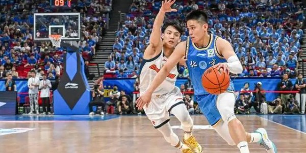 乐鱼体育登录入口-悬崖边！广东CBA季后赛首战折戟，徐杰救主难挽狂澜？