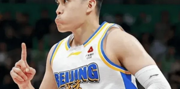 乐鱼体育官方入口-杰曼赵睿拯救北京，3主力急需调整！周琦陈盈骏低迷，麦基别持球