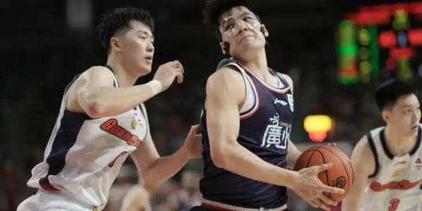 乐鱼体育登录入口-悬崖边！广东CBA季后赛首战折戟，徐杰救主难挽狂澜？