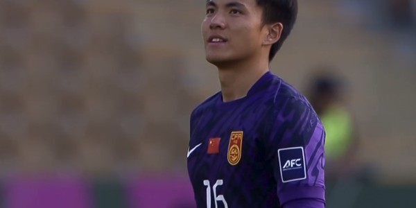 乐鱼体育app下载-中超3队喜提2连胜，4队全败！李昊11次扑救尽力了，郑智帅位动摇
