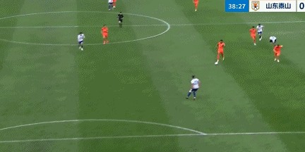 泰山半场0-2！媒体人集体开炮：表现拙劣，挨骂也活该
